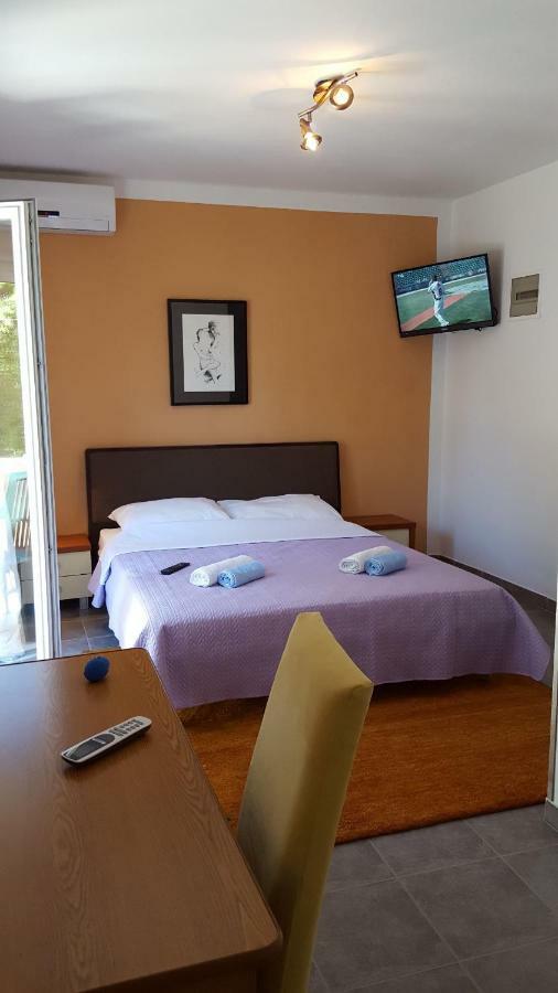 Pansion Kaleb Bed and Breakfast Brbinj Esterno foto